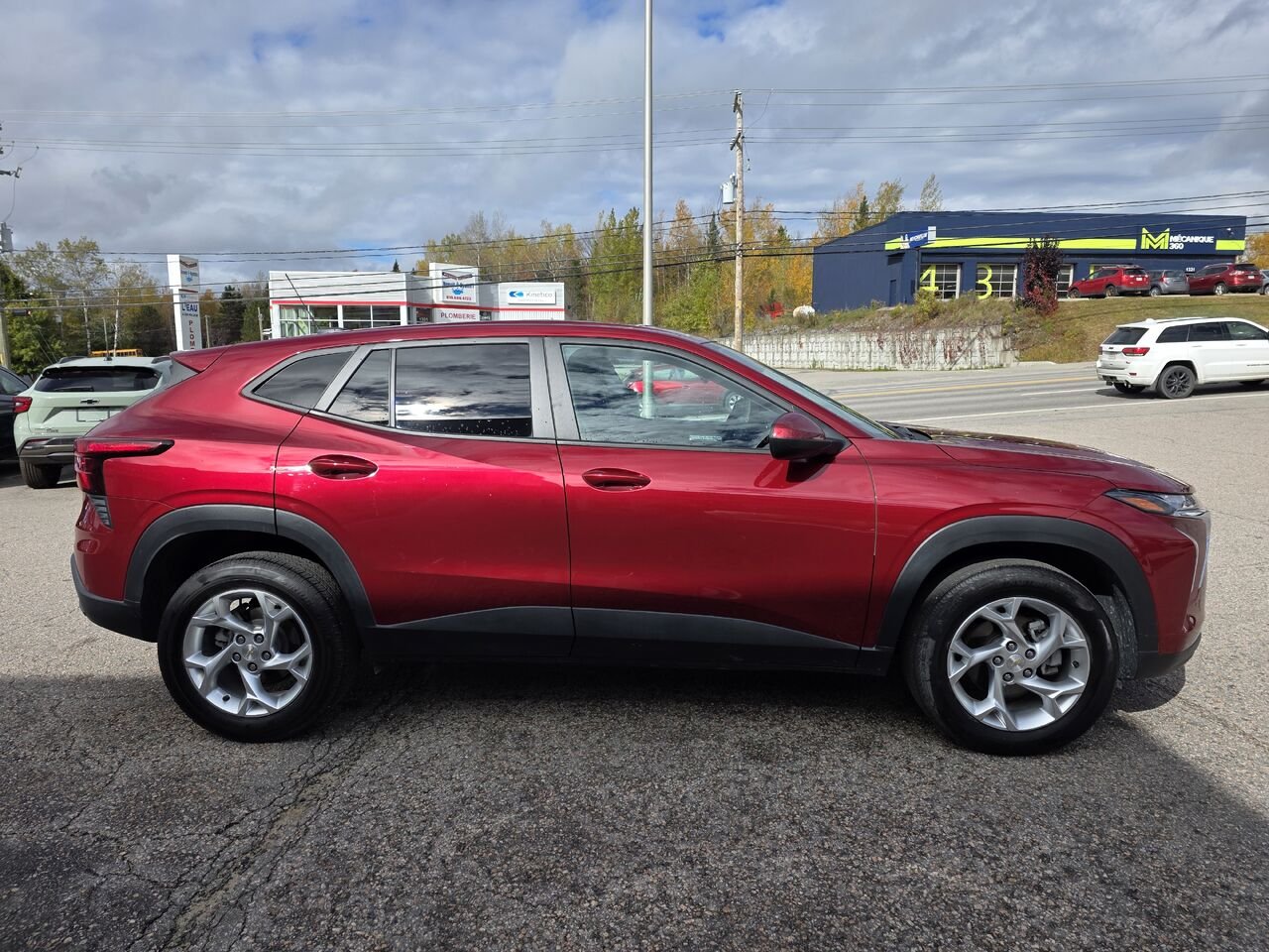 Chevrolet Trax LS 2025 Rouge Mont-Laurier - photo #3