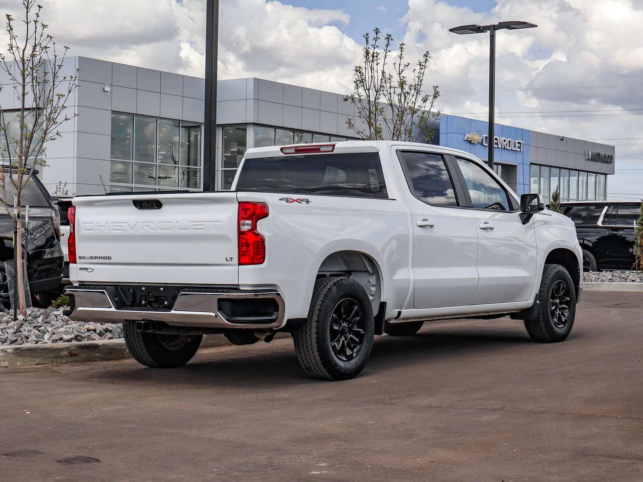 2025 Chevrolet Silverado 1500 4WD Crew Cab 147 LT White Sherwood Park - photo #7
