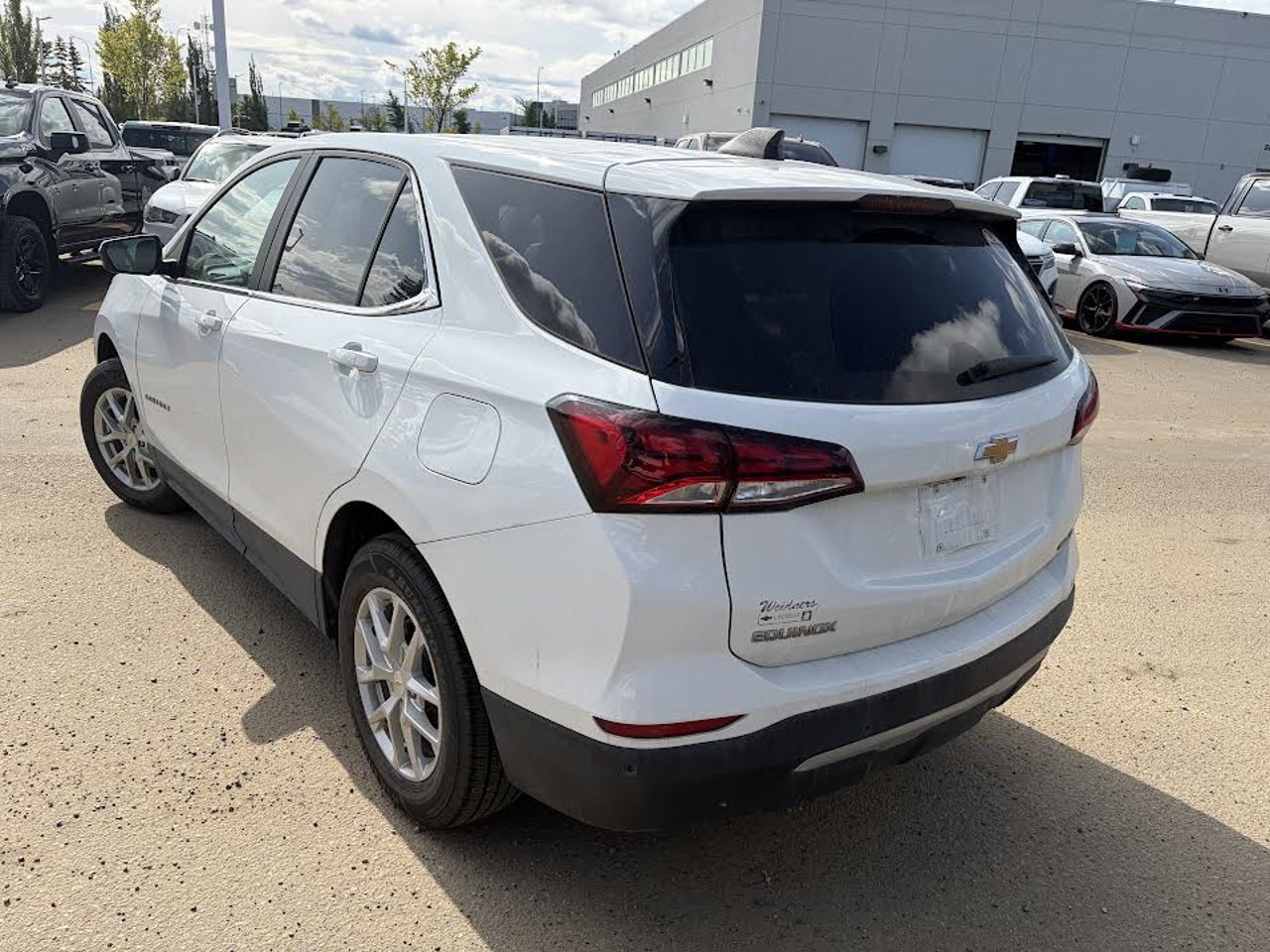 2022 Chevrolet Equinox AWD 4dr LT w/1LT White Sherwood Park - photo #3