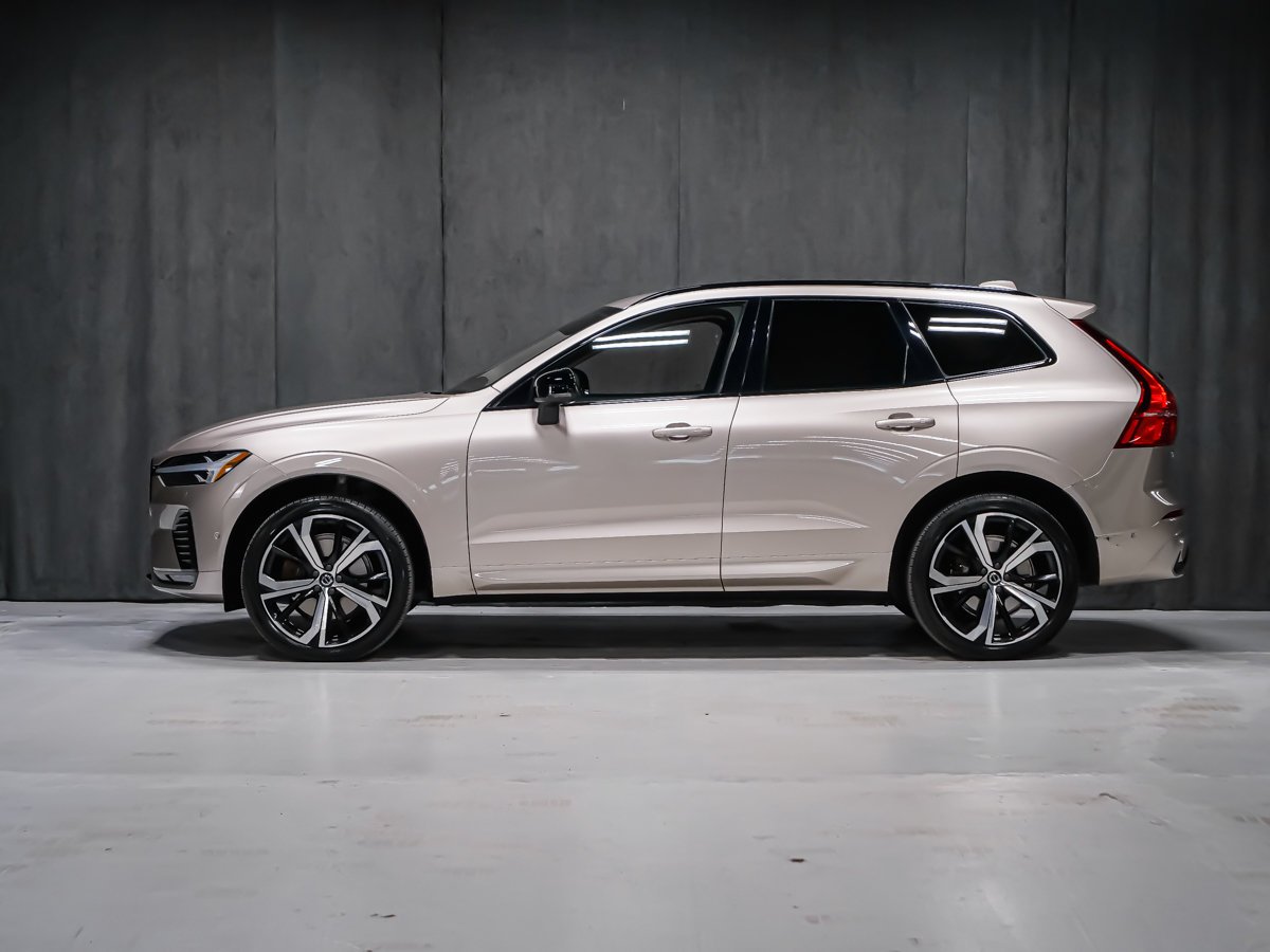 Volvo XC60 Ultimate Dark Theme 2023 Mauve Montréal - photo #2