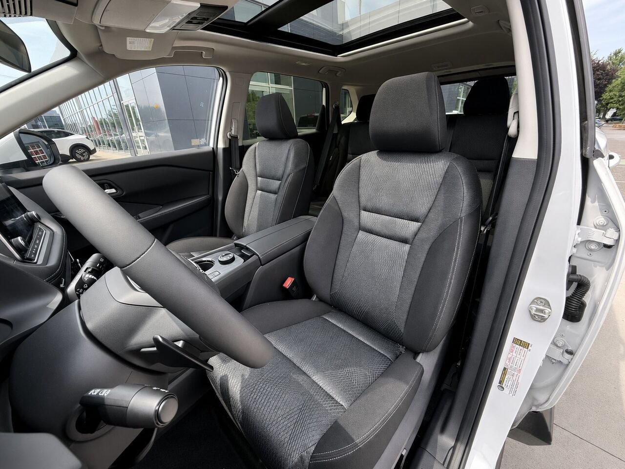 2026 NISSAN Rogue ROGUE SV TOIT OUVRANT Everest White Tricoat Pearl Châteauguay - photo #13