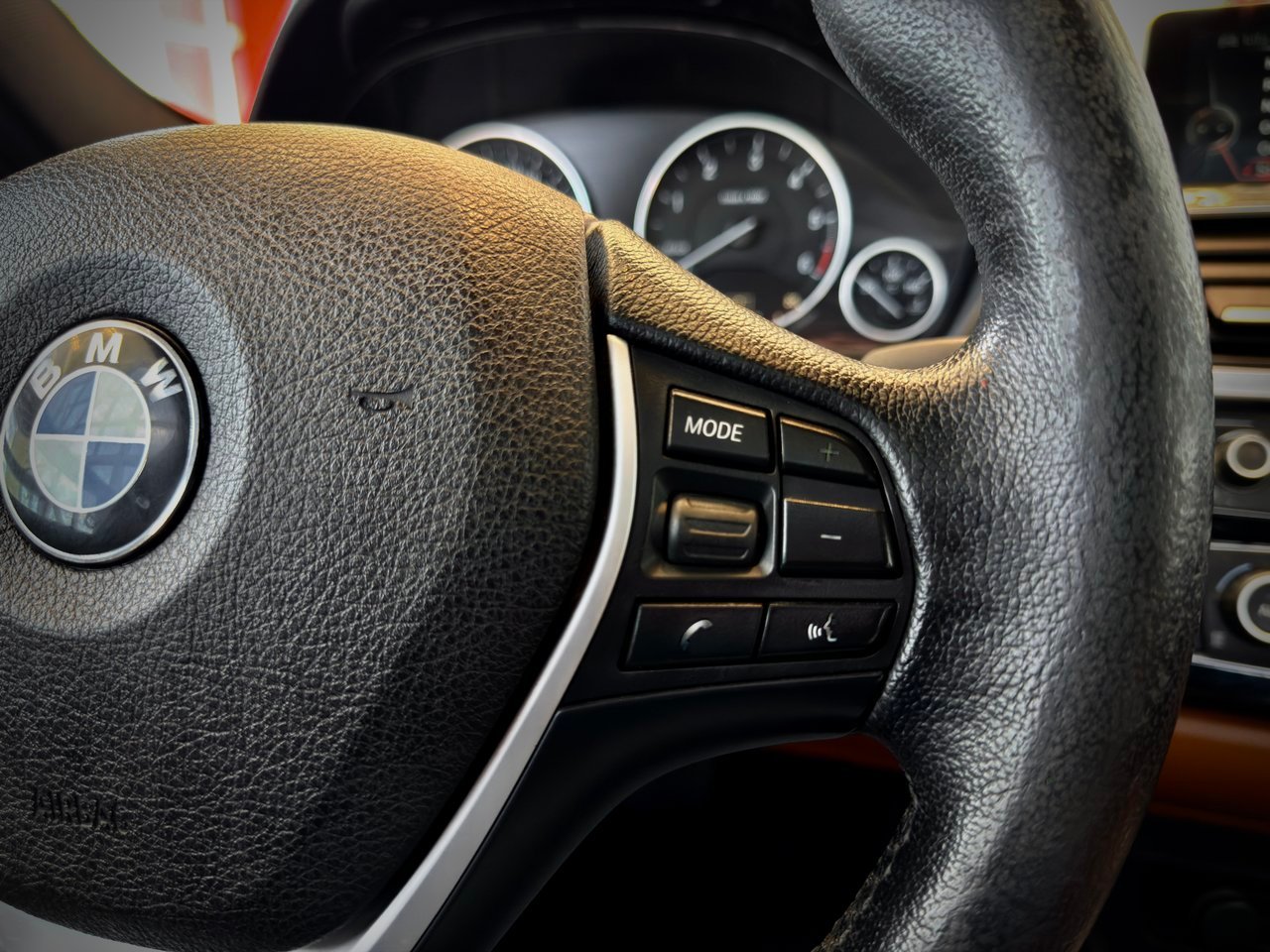 2016 BMW 3 Series Beige Notre-Dame-des-Prairies - photo #23