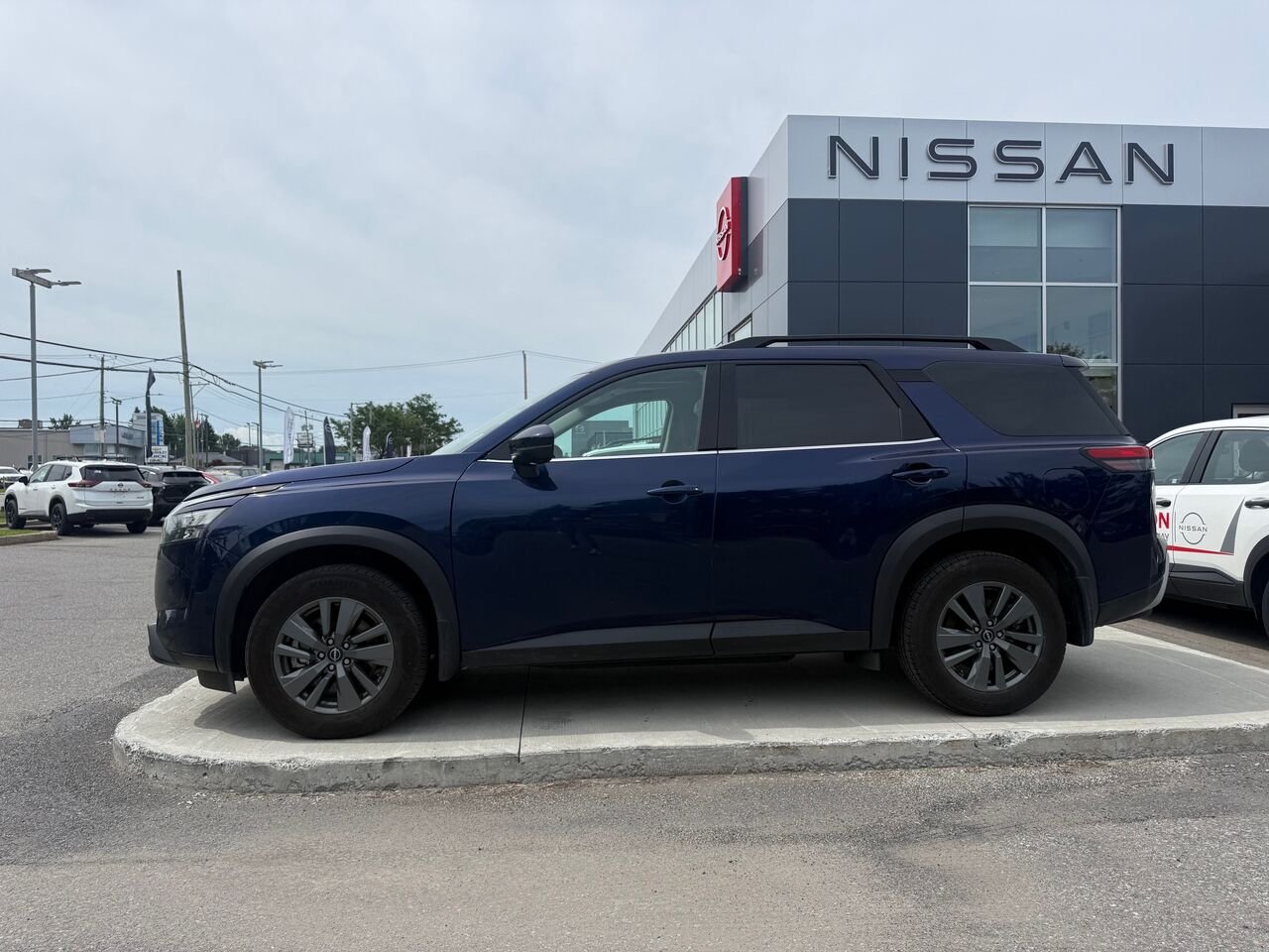 Nissan Pathfinder SV | JAMAIS ACCIDENTÉ✅ 2024 Bleu Châteauguay - photo #1