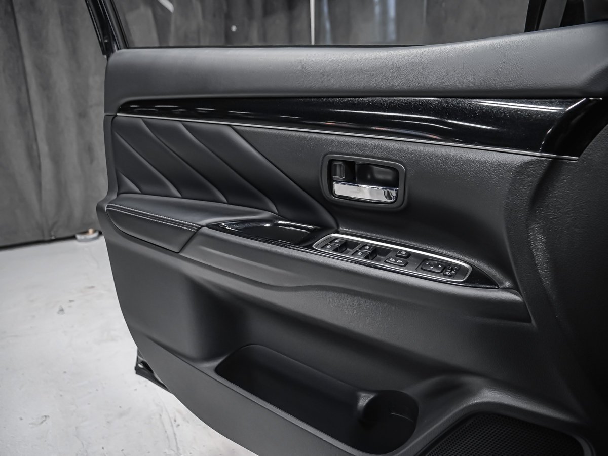 Mitsubishi Outlander PHEV LE S-AWC 2020 Noir Montréal - photo #10