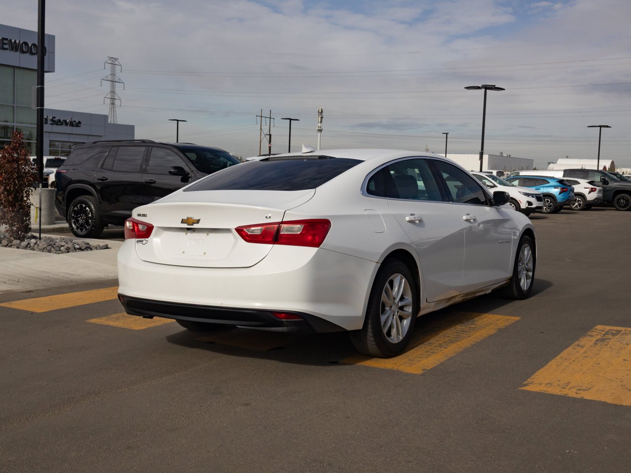 2017 Chevrolet Malibu 4dr Sdn LT w/1LT White Sherwood Park - photo #9