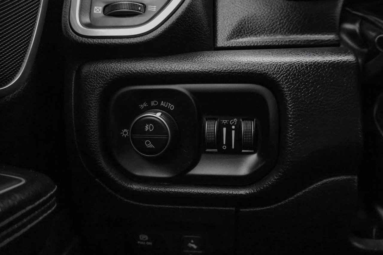 2022 Ram 1500 Laramie 4x4 Crew Cab 5'7 Box Grey Sherwood Park - photo #17