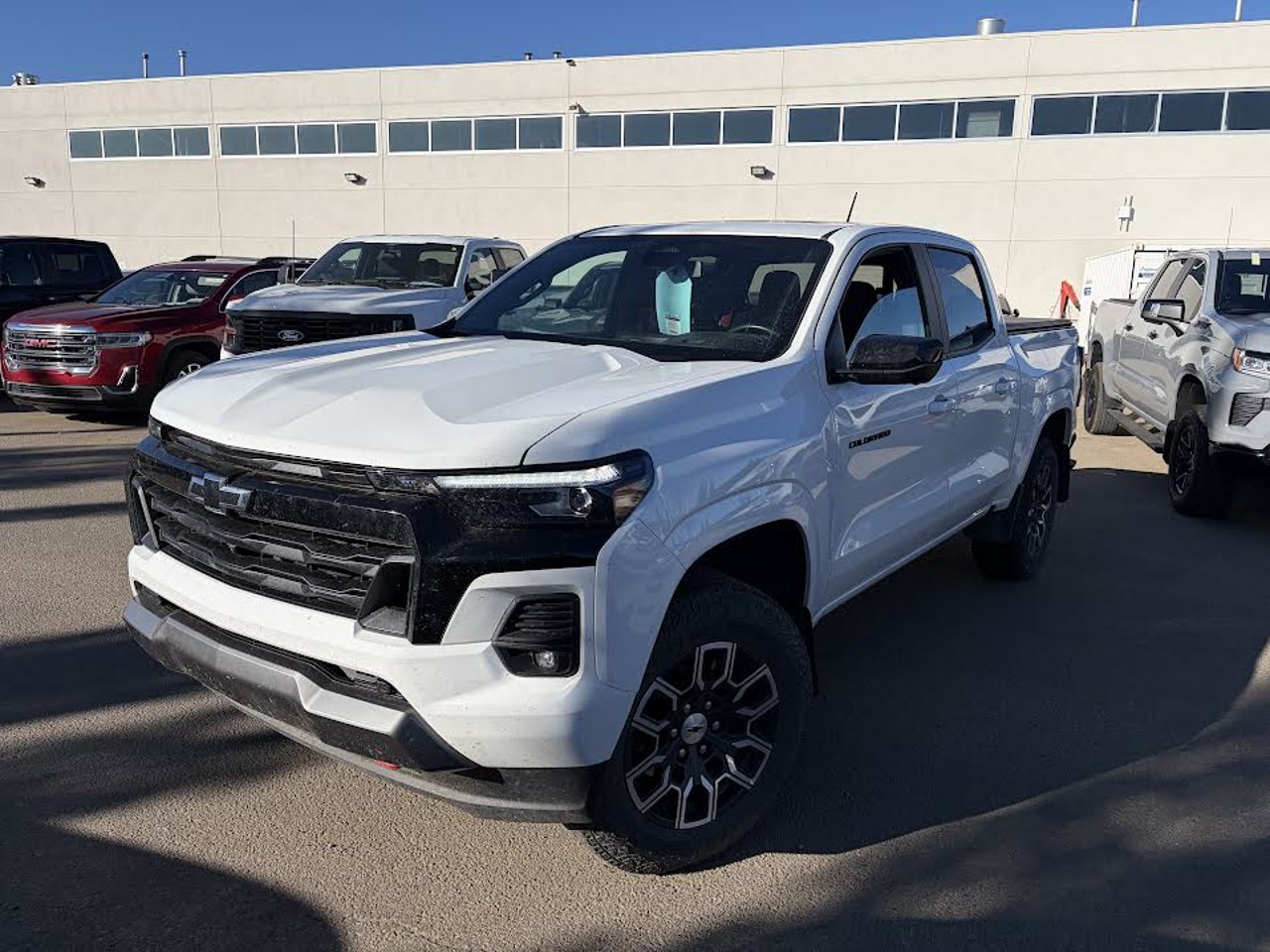 2024 Chevrolet Colorado 4WD Crew Cab Z71 White Sherwood Park - photo #2