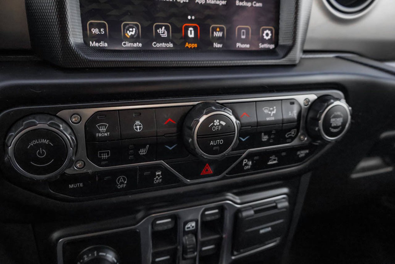 2021 Jeep Gladiator Sport 80th Anniversary 4x4 *Ltd Avail* White Sherwood Park - photo #22
