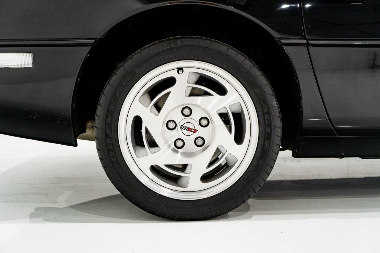 Chevrolet Corvette ZR1 | PRIX EN USD 1990 Noir Montréal - photo #44