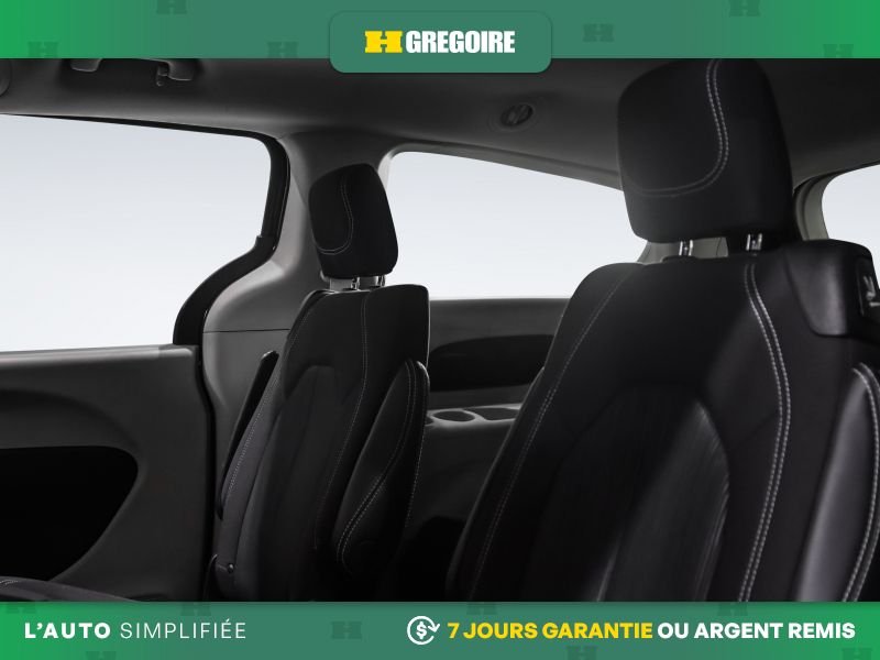 2022 Chrysler Grand Caravan Black Blainville - photo #23
