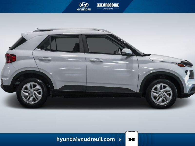 2021 Hyundai Venue White Laval - photo #12