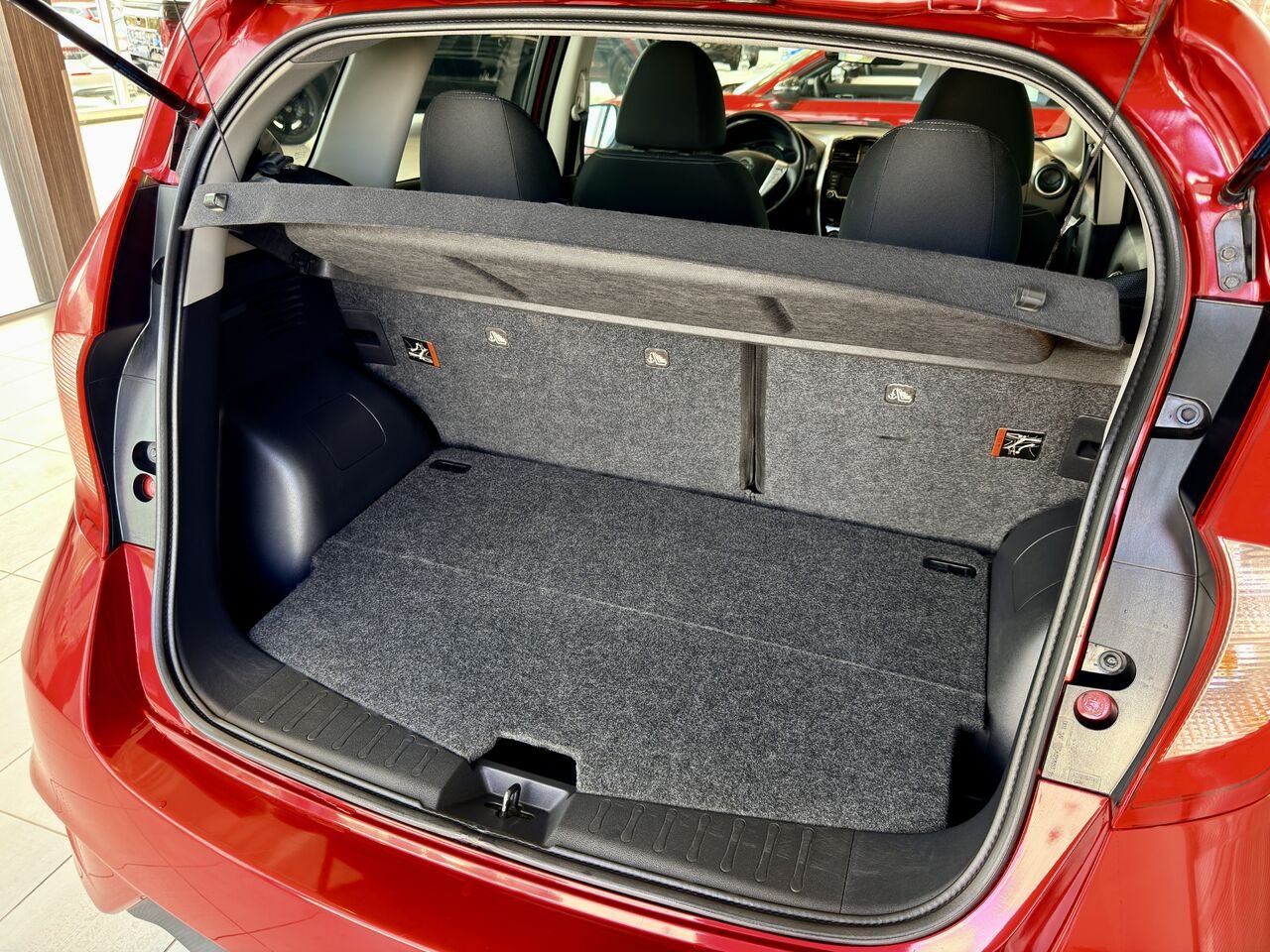2018 Nissan Versa Note Red Notre-Dame-des-Prairies - photo #11