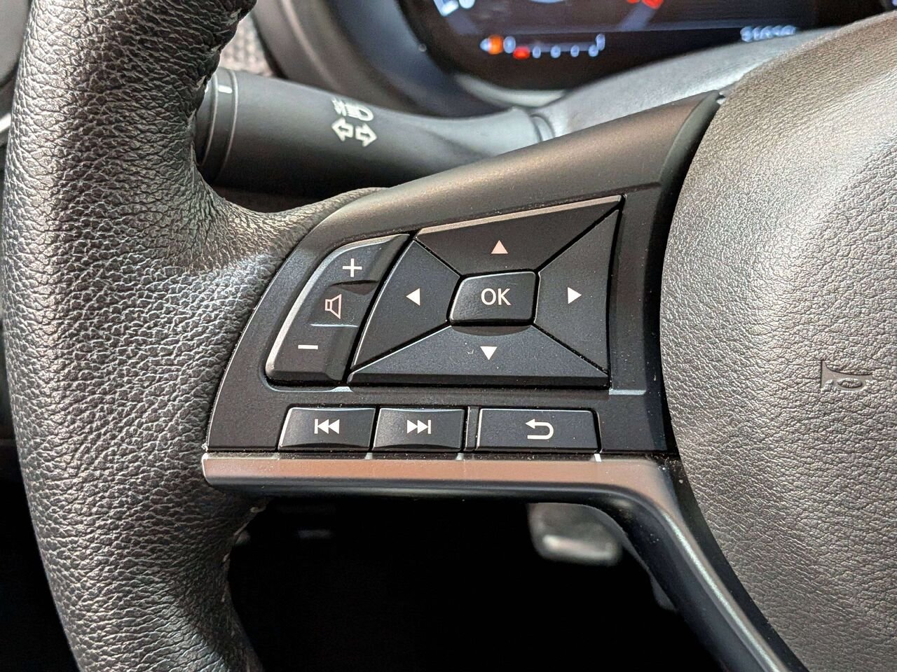 2025 Nissan Kicks Play SV FWD Black Val-David - photo #14