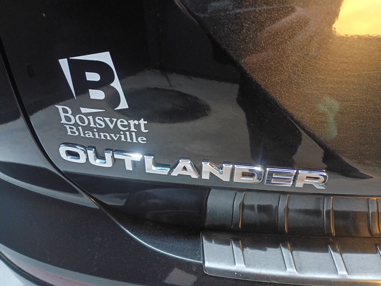 2023 Mitsubishi Outlander Plug-In Hybrid Black Blainville - photo #8