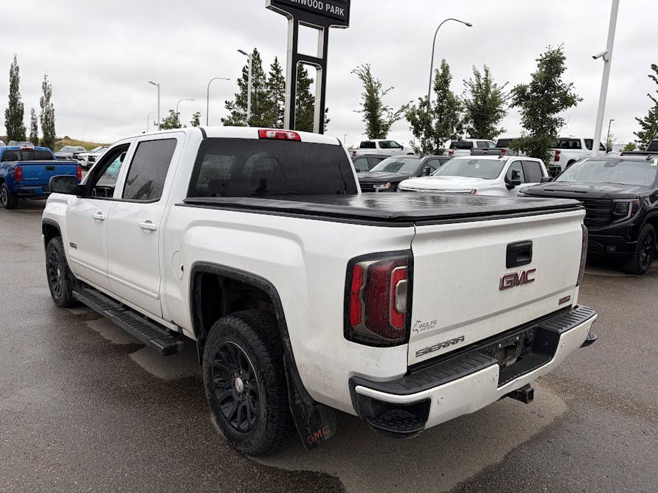 2017 GMC Sierra 1500 4WD Crew Cab 143.5 SLT White Sherwood Park - photo #3