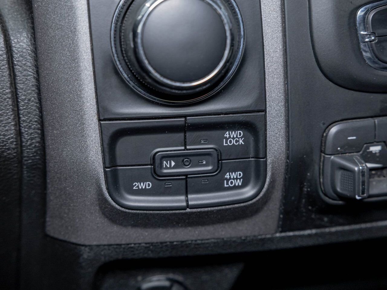 Ram 1500 Classic NIGHT EDITION 4X4 *CARPLAY* FREINS REMORQ WIFI USB 2023 Blanc Saint-Jérôme - photo #17