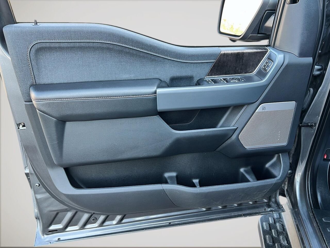 2023 Ford F-150 Lightning LARIAT STANDARD RANGE Grey Québec - photo #10