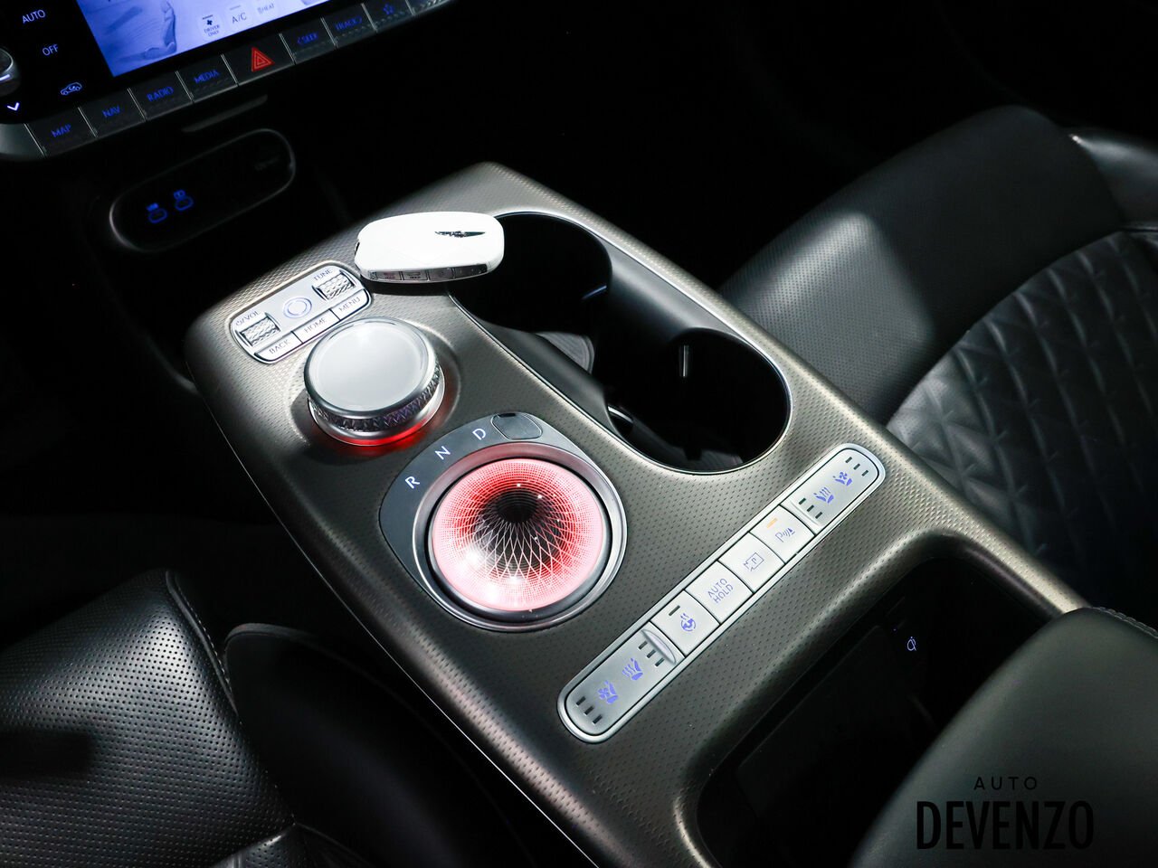 2023 Genesis GV60 White Saint-Eustache - photo #17