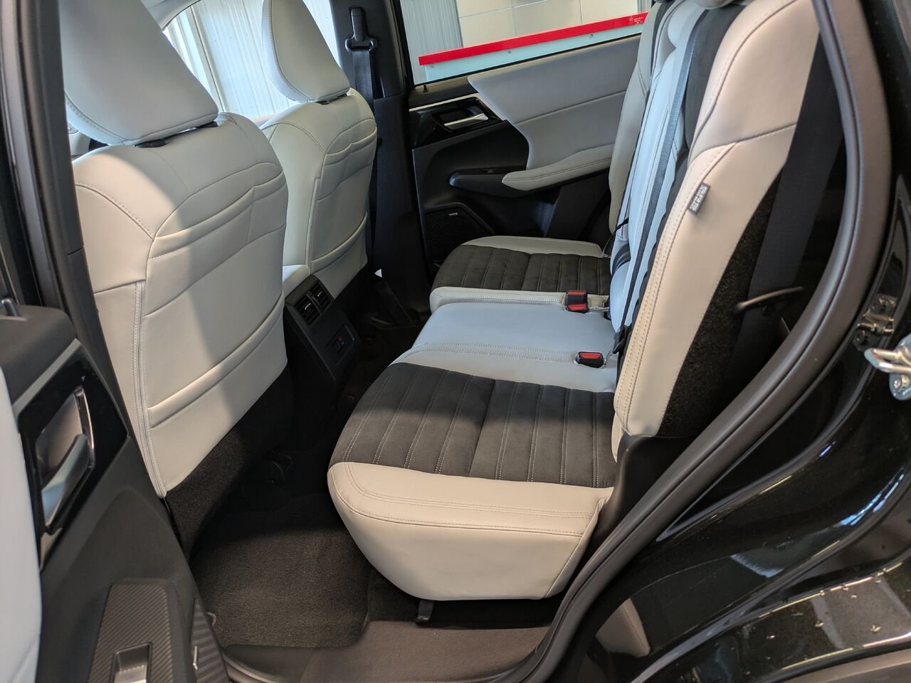 2025 Mitsubishi Outlander Black Gatineau - photo #16