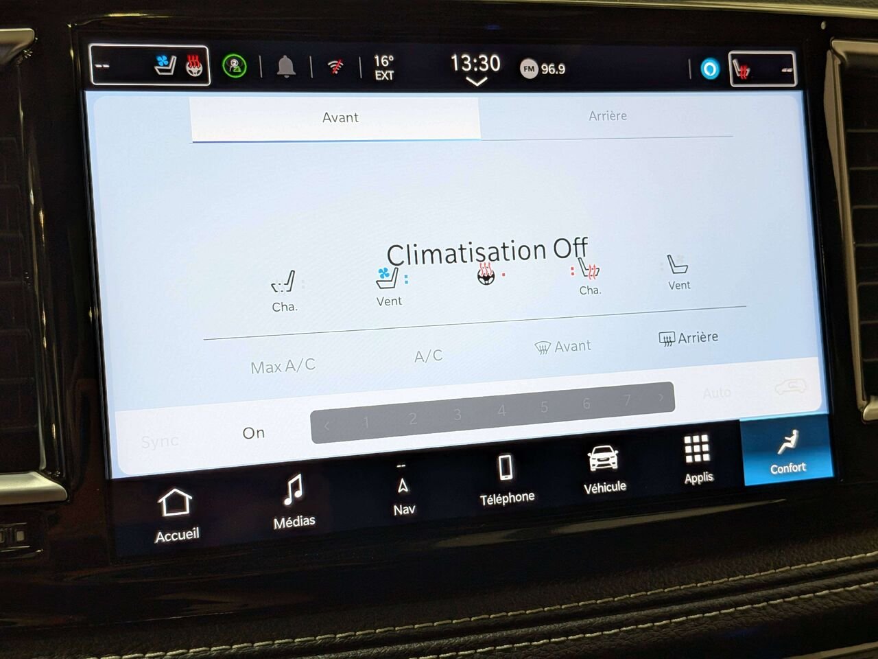 2025 Chrysler Pacifica Limited FWD White Val-David - photo #28
