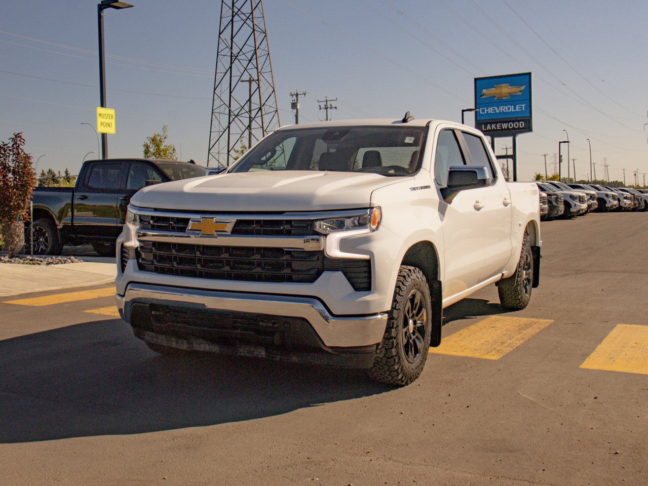 2023 Chevrolet Silverado 1500 4WD Crew Cab 147 LT White Sherwood Park - photo #3