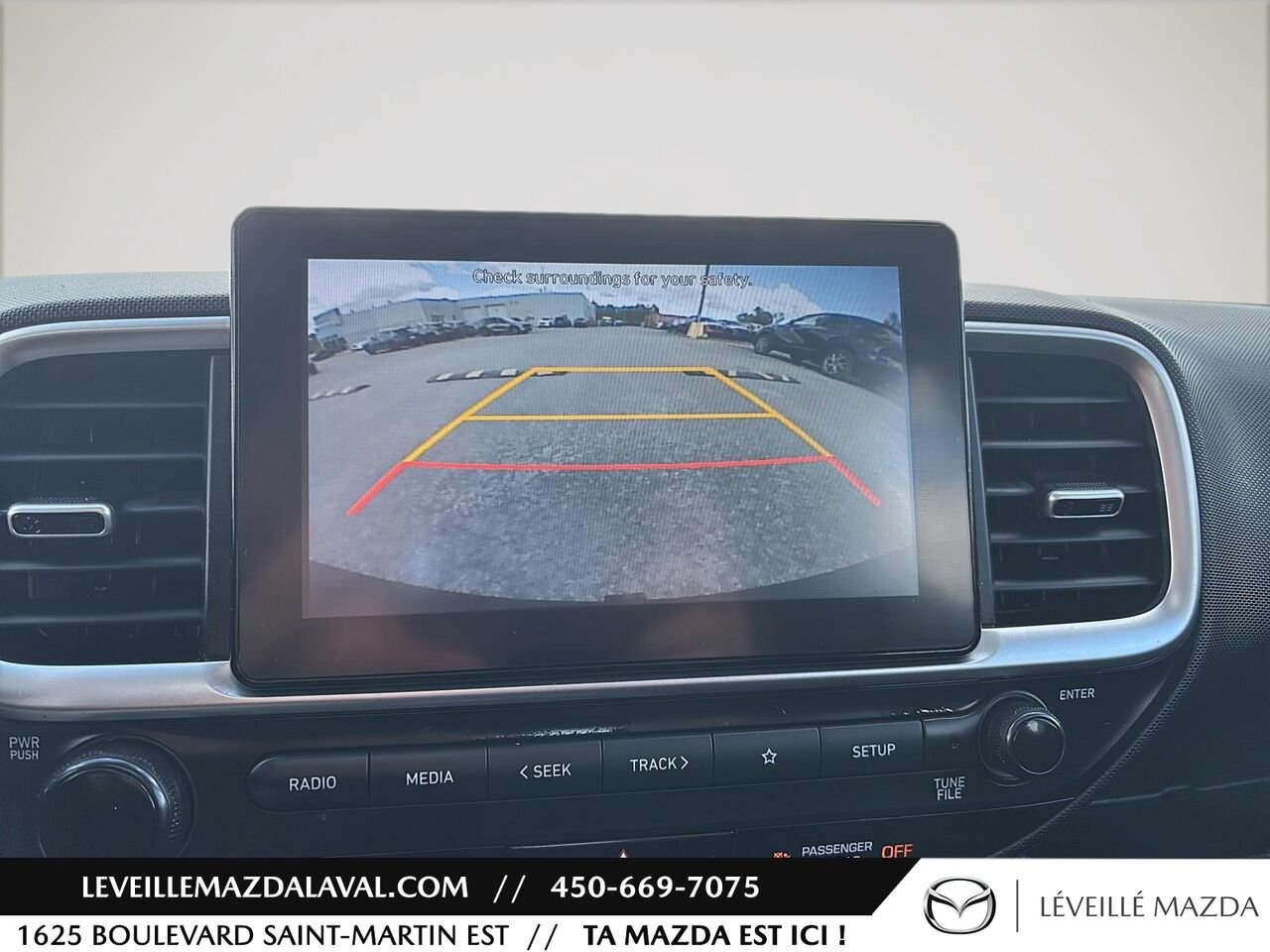 2020 Hyundai Venue Trend IVT Black Laval - photo #16