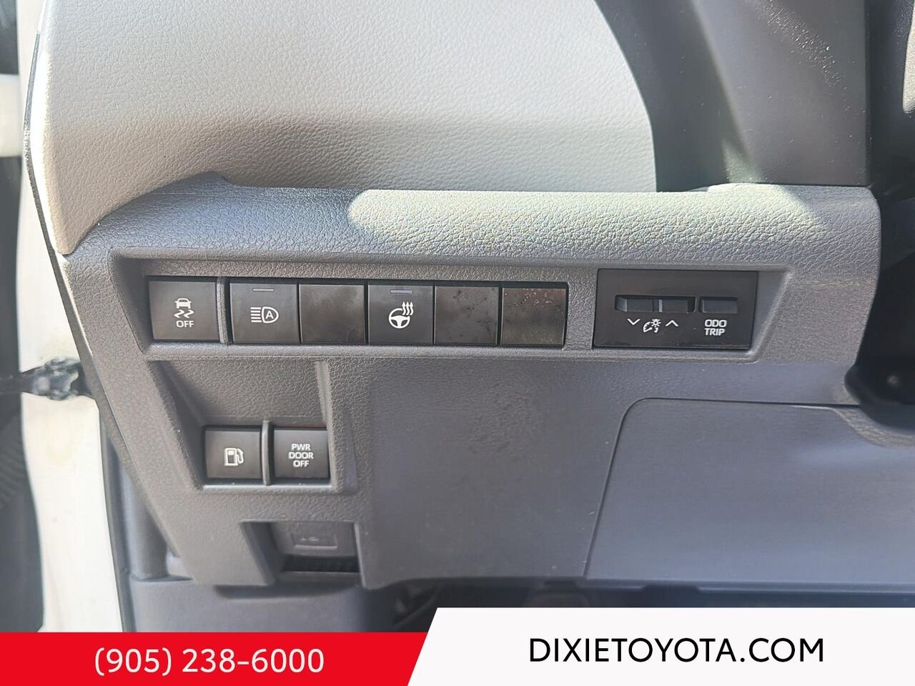 2024 Toyota Sienna HYBRID LE FWD / HEATED SEATS / POWER SLIDING DOORS / 8 SEATER / CARPLAY AND ANDROID AUTO White Mississauga - photo #11
