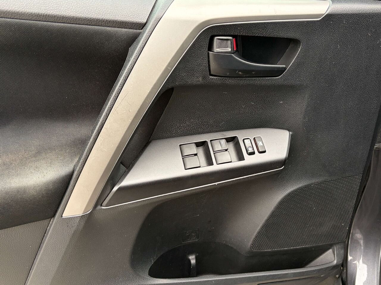 2017 Toyota RAV4 LE Grey Gatineau - photo #16