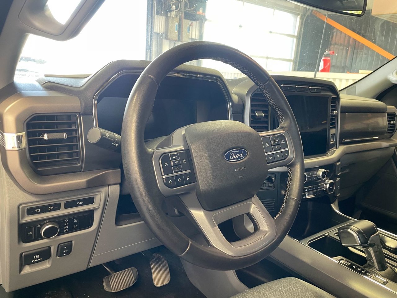 Ford F-150 Lightning XLT CREW 4X4 *GR REMORQ MAX* CHARGEUR EMB. 9.6 KW 2024 Gris Saint-Jérôme - photo #15