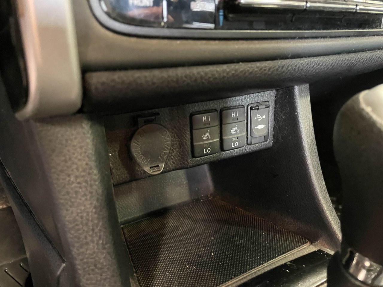 Toyota Corolla LE AUTO *SIÈGES CHAUFF* REG ADAPT BLUETOOTH USB 2018 Rouge Saint-Jérôme - photo #11