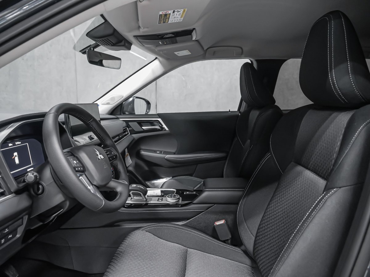 Mitsubishi Outlander PHEV ES 2026 Gris graphite métallisé Montréal - photo #14
