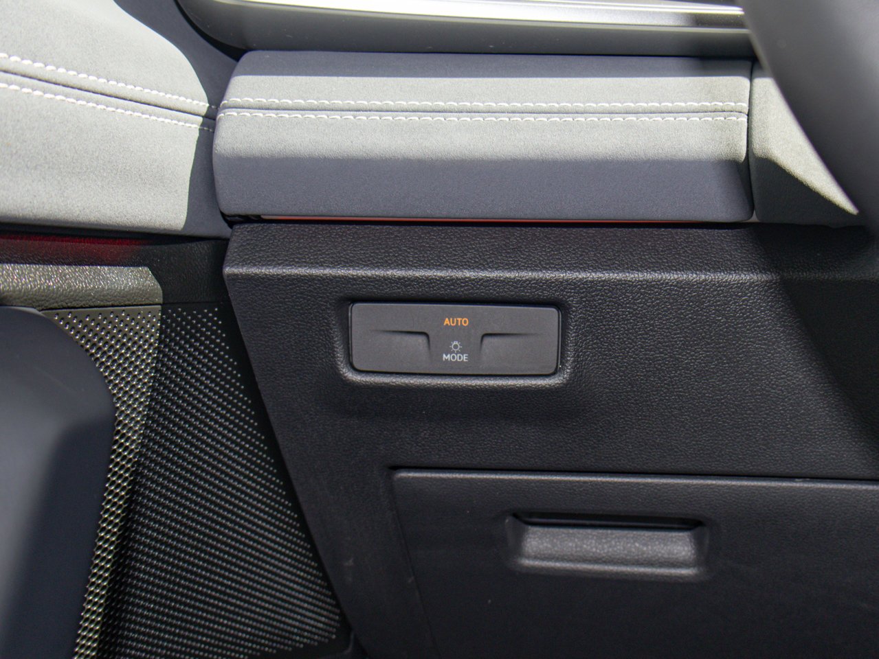 2026 Volkswagen Tiguan Comfortline 4MOTION Black Sherwood Park - photo #19