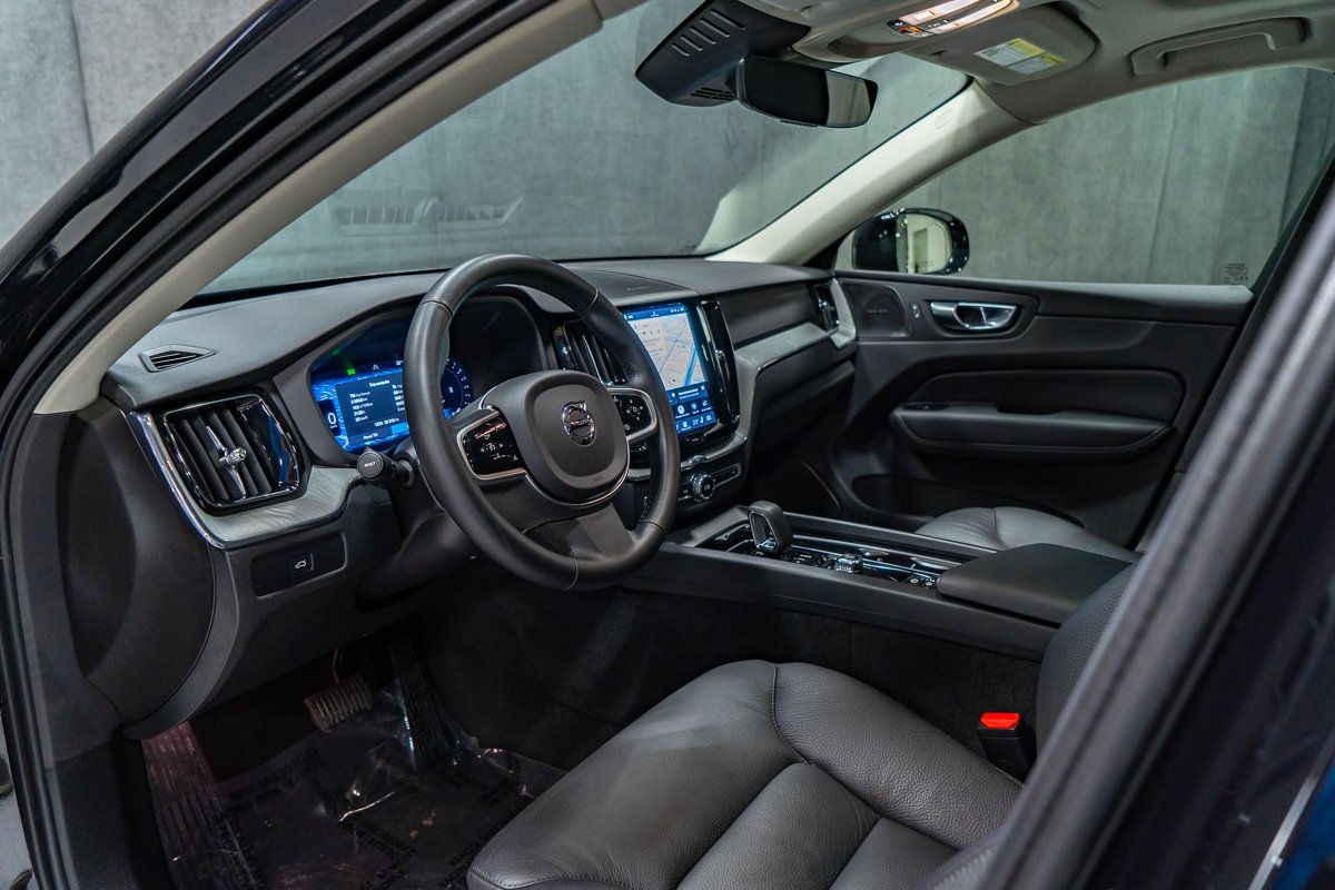Volvo XC60 B5 PLUS DARK CLIMAT HARMAN KARDON 2025 Noir Montréal - photo #6