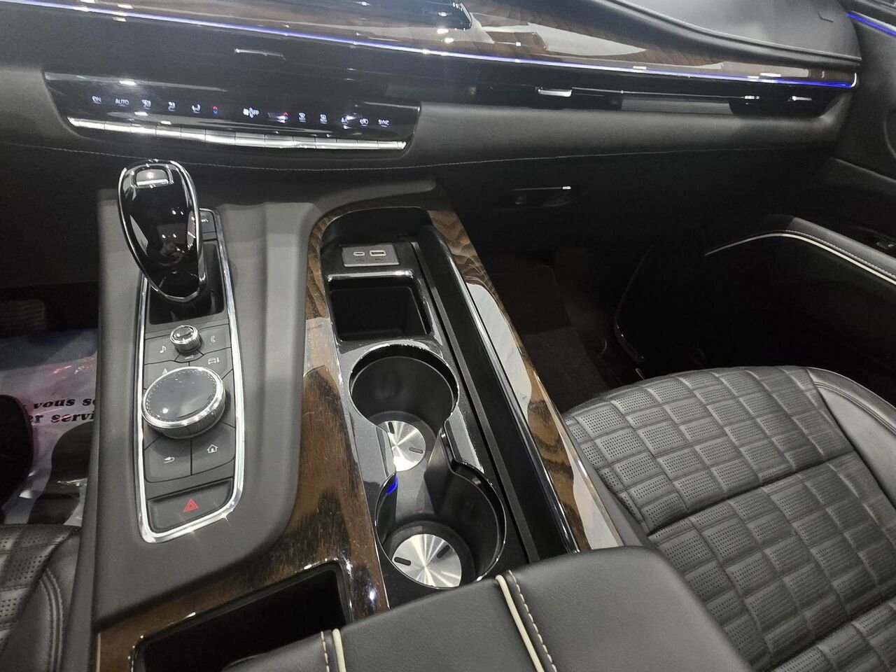 2024 Cadillac Escalade PLATINUM SPORT AWD FINANCEMENT À PARTIR 3.99% Black Laval - photo #14