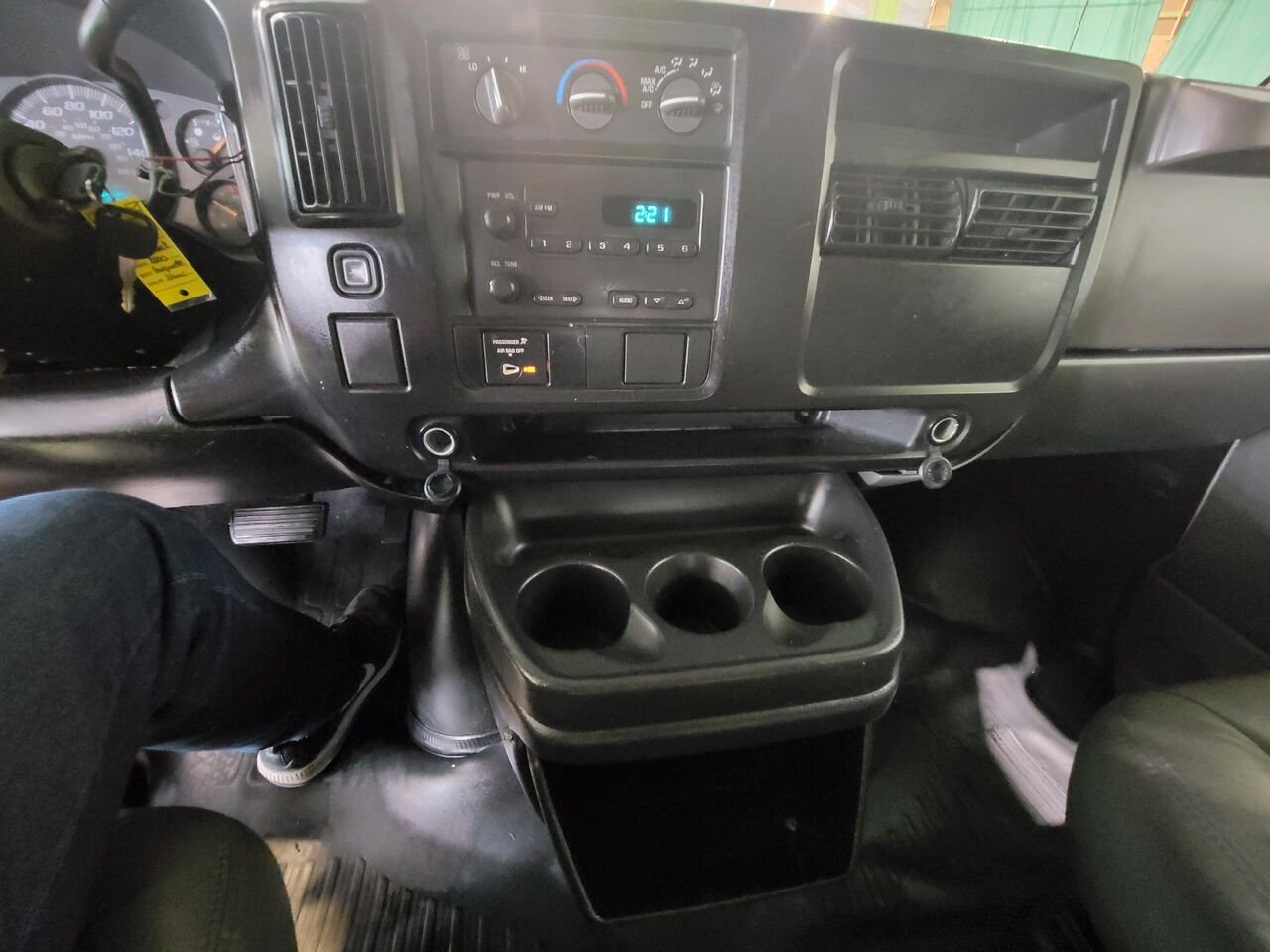 2007 Chevrolet Express Cargo Van White  - photo #14