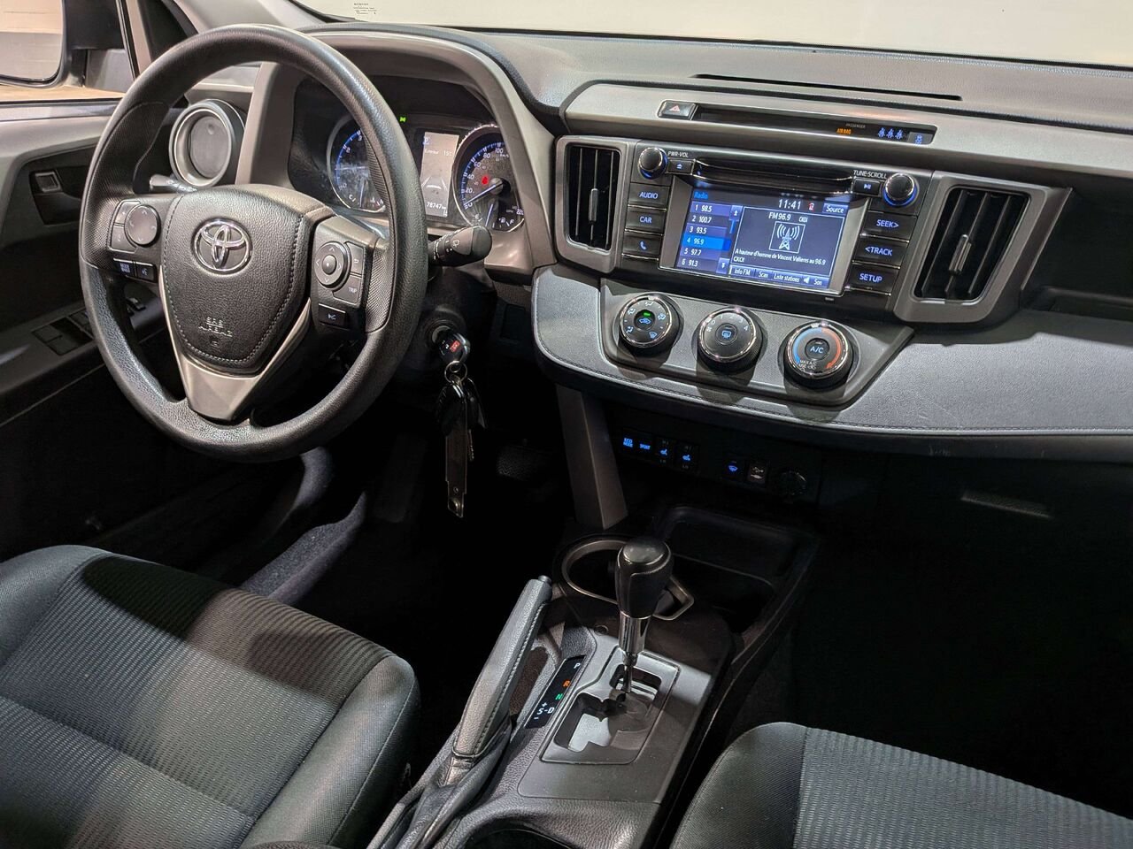 2018 Toyota RAV4 FWD LE Grey Val-David - photo #18