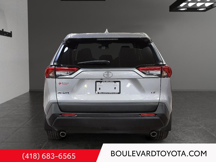Toyota RAV4 LE 2022 Argent