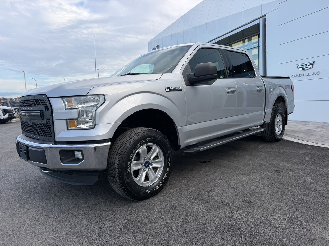 2015 Ford F-150 SUPER CREW XLT V8 5.0L **IMPECCABLE** Silver Laval - photo #0