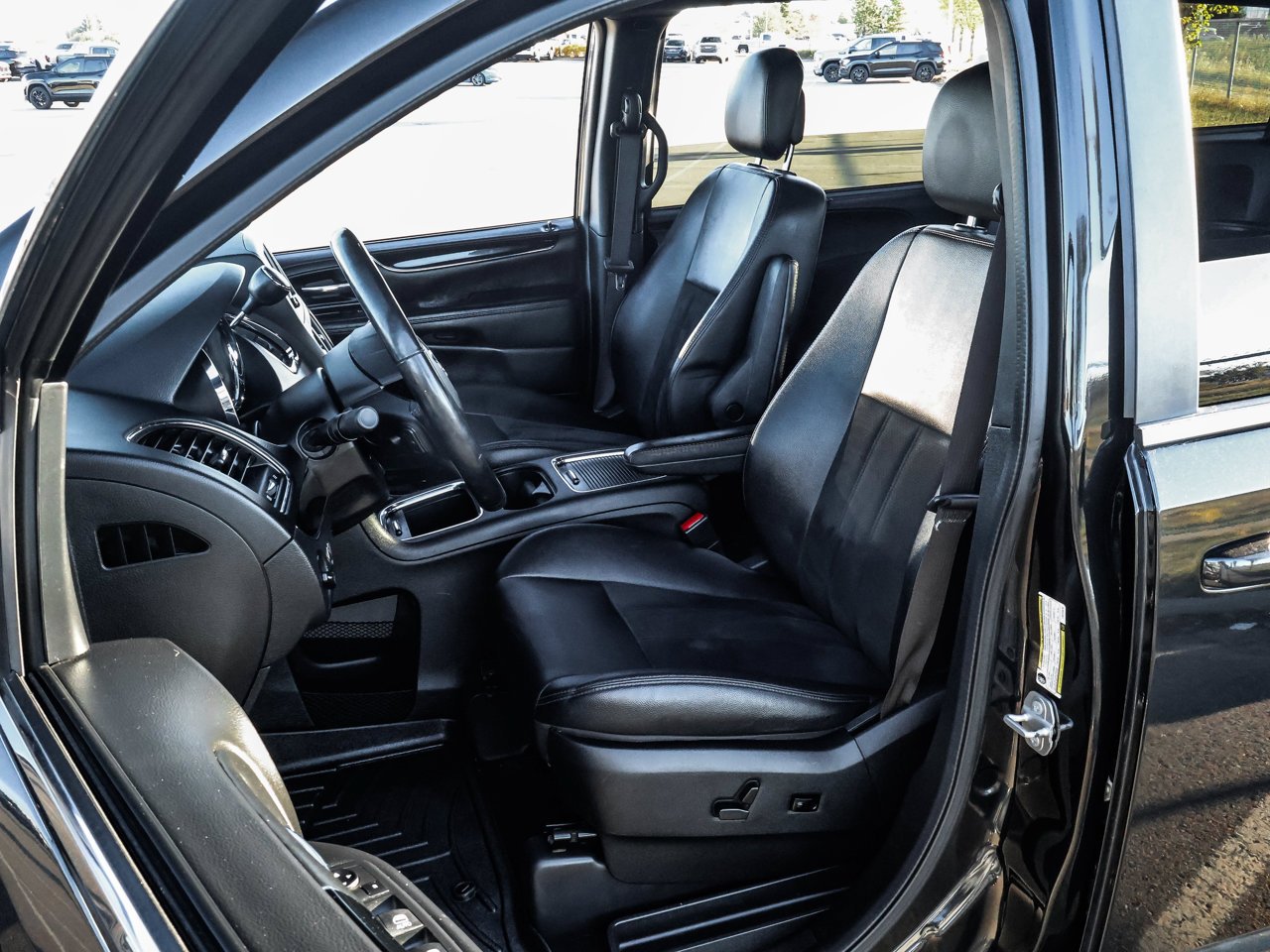 2020 Dodge Grand Caravan Premium Plus 2WD Black Sherwood Park - photo #13