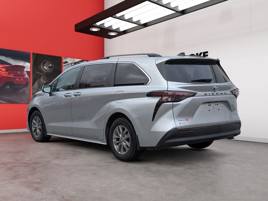 Toyota Sienna XLE/SIÈGES CHAUFFANTS/VOLANT CHAUFFANT/TOIT OUVRANT/SIÈGES EN CUIR/BLUETOOTH/AC BIZONE 2025 Argent