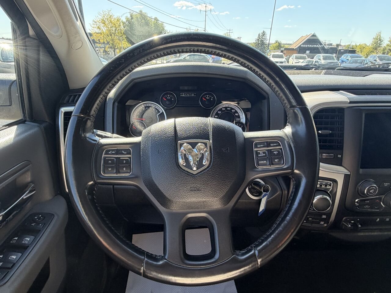 Ram 1500 Classic 2019 Blanc Ste-Marie - photo #10