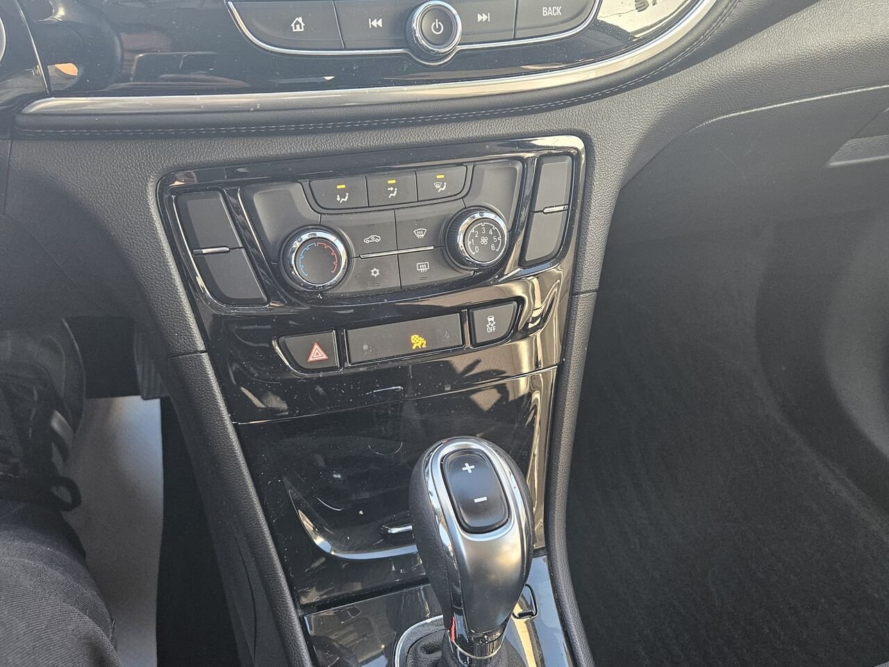 Buick Encore Tourisme sport 4 portes TI 2019 Blanc Thetford Mines - photo #9