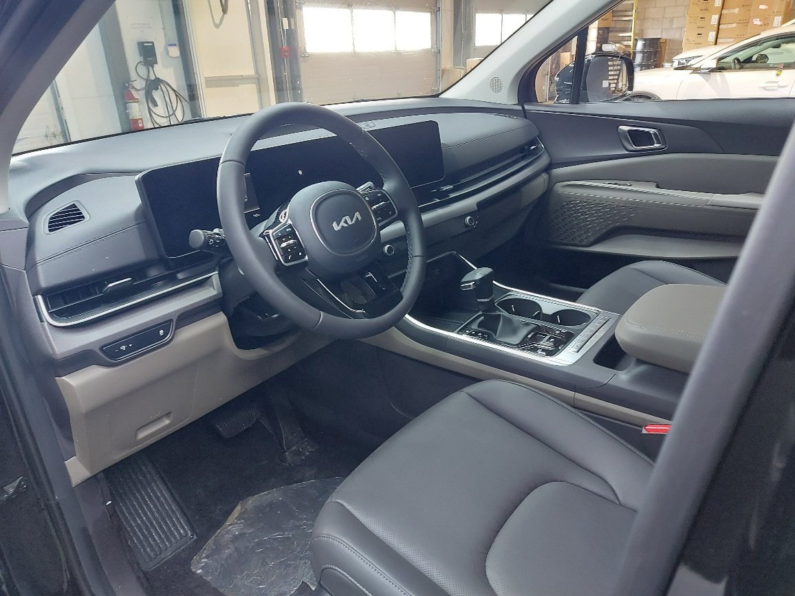 Kia Carnival 2026 Noir aurore nacré Blainville - photo #14