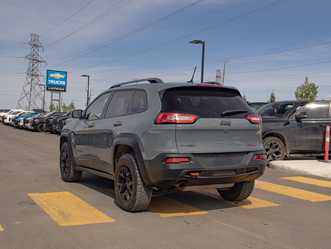 2015 Jeep Cherokee 4WD 4dr Trailhawk gray Sherwood Park - photo #7