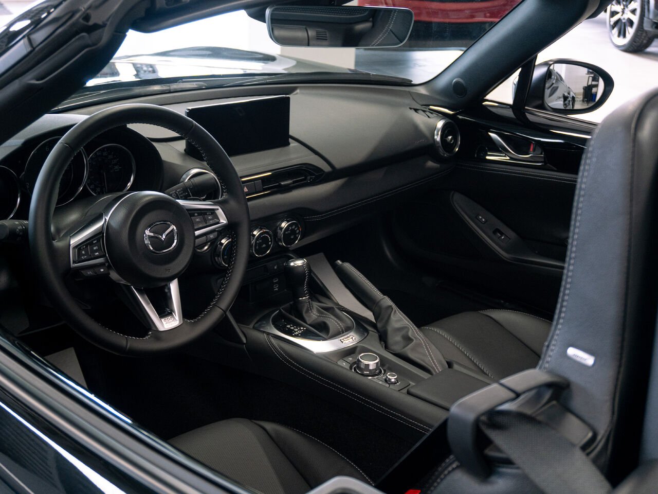 2026 MAZDA MX-5 Jet Black Mica Val-d'Or - photo #4