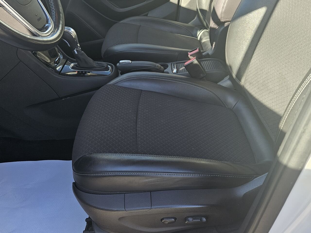 Buick Encore Tourisme sport 4 portes TI 2019 Blanc Thetford Mines - photo #10