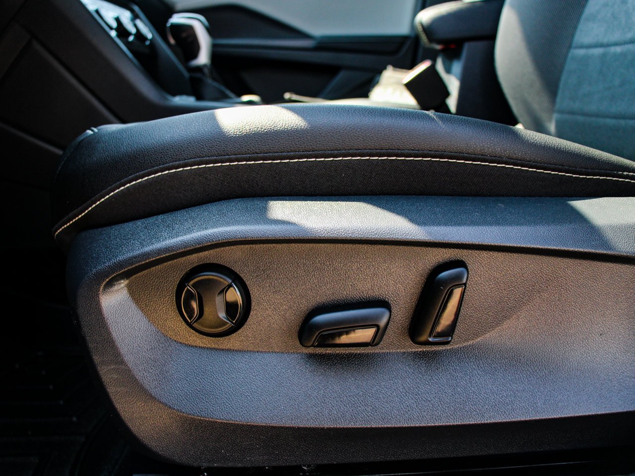 2024 Volkswagen Taos Comfortline FWD Grey Sherwood Park - photo #14