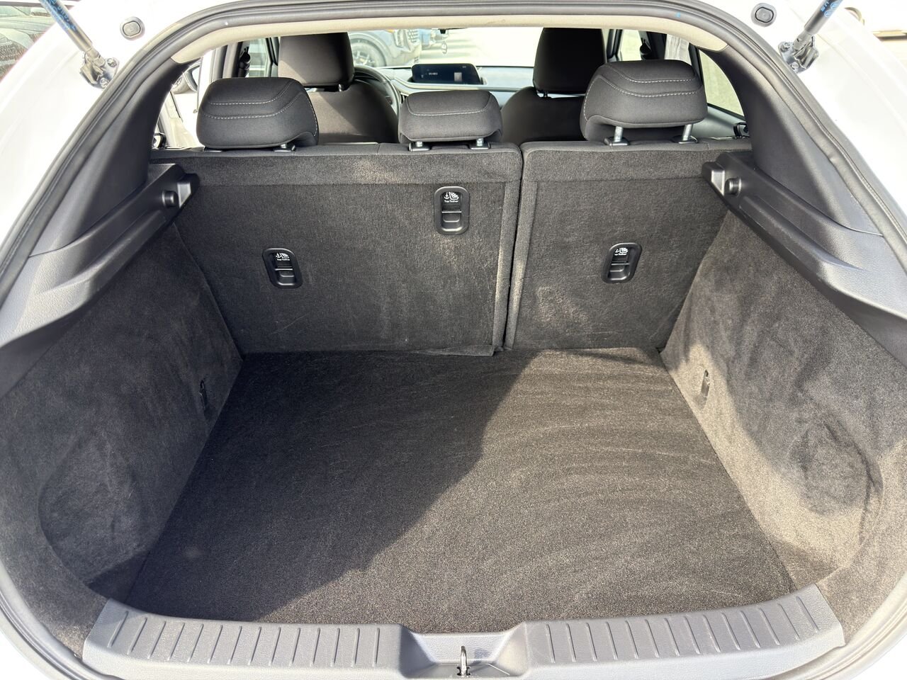 2024 Mazda CX-30 White Thetford Mines - photo #12