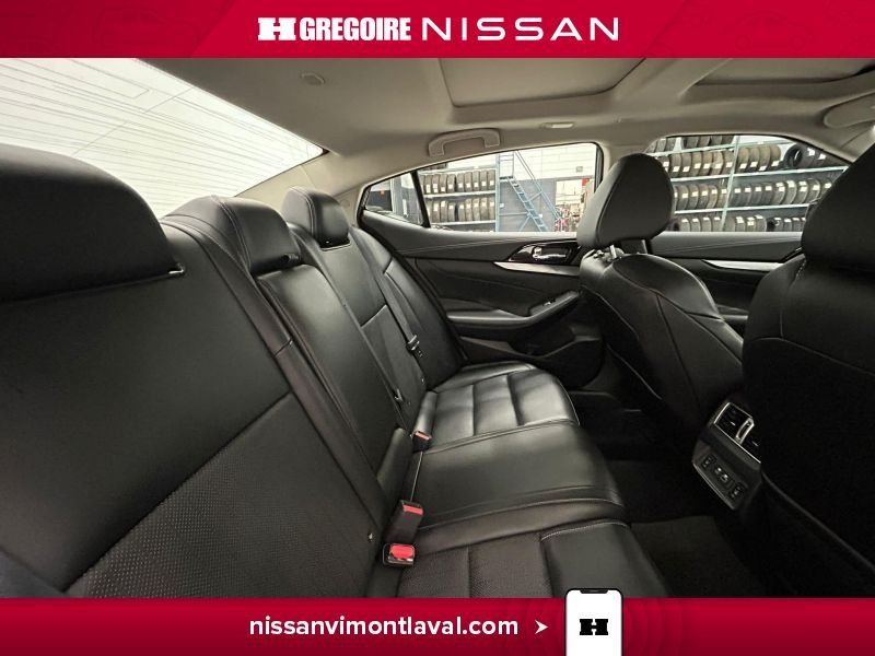 2023 Nissan Maxima White Saint-Eustache - photo #13