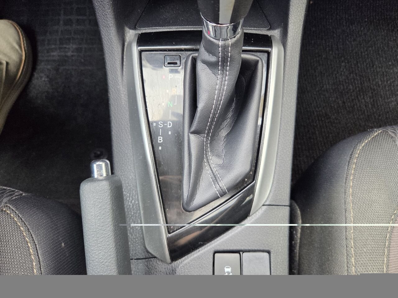 2017 Toyota COROLLA Grey Mont-Laurier - photo #19